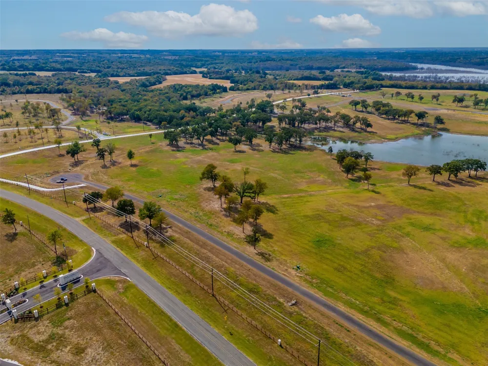237 Lakeshore Terrace Windom, TX 75492