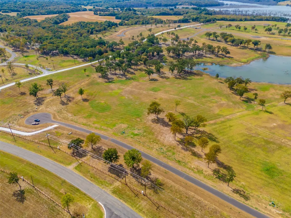 237 Lakeshore Terrace Windom, TX 75492