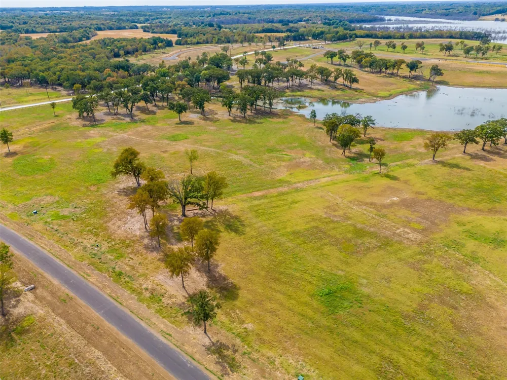 237 Lakeshore Terrace Windom, TX 75492