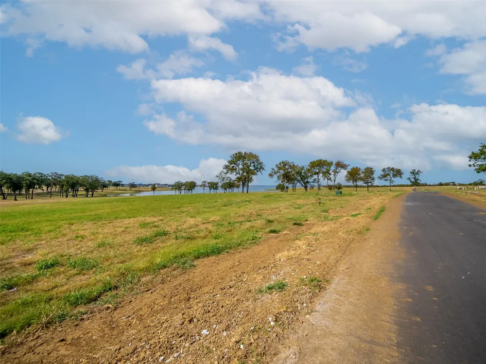 237 Lakeshore Terrace Windom, TX 75492