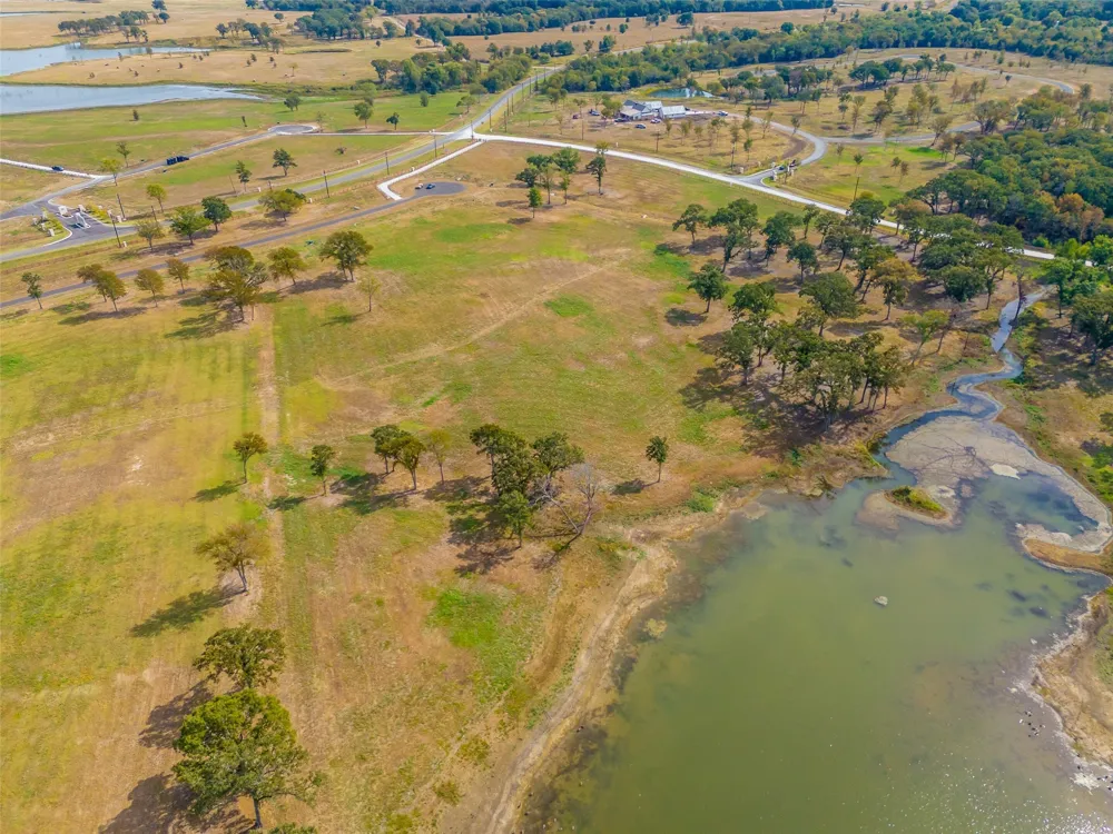 237 Lakeshore Terrace Windom, TX 75492
