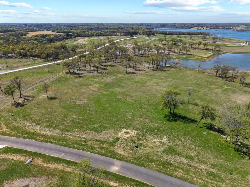 237 Lakeshore Terrace Windom, TX 75492