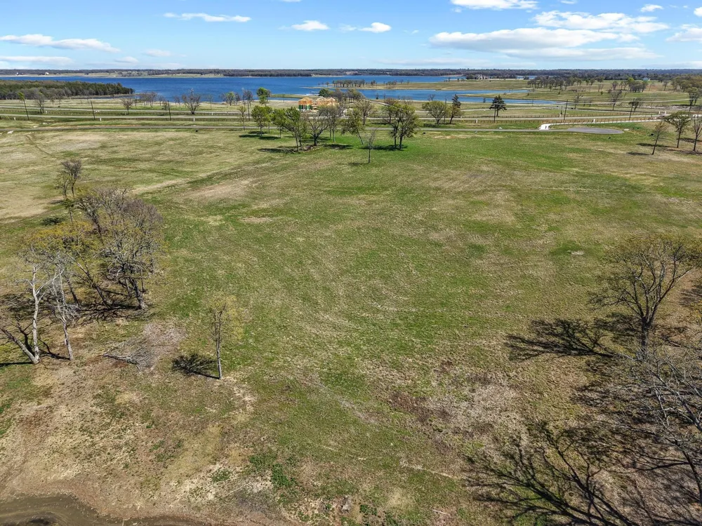 237 Lakeshore Terrace Windom, TX 75492