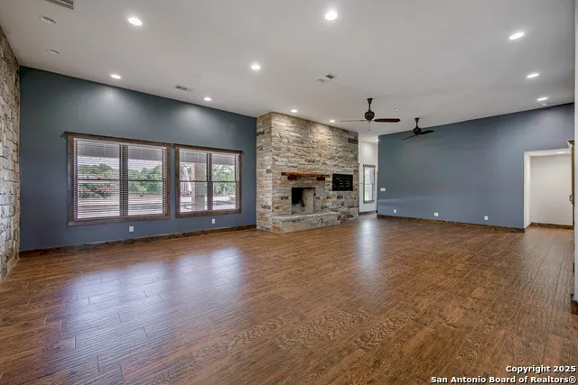 9560 old colony line Dale, TX 78616