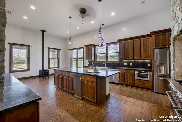 9560 old colony line Dale, TX 78616