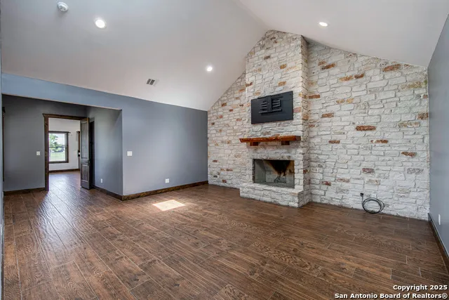 9560 old colony line Dale, TX 78616