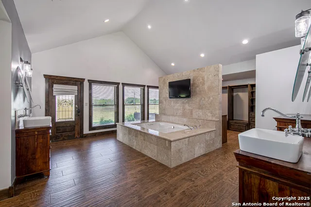9560 old colony line Dale, TX 78616