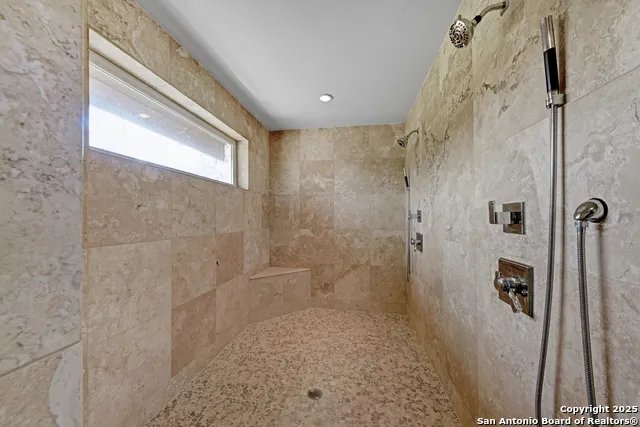 9560 old colony line Dale, TX 78616