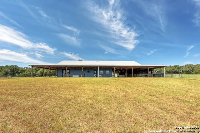 9560 old colony line Dale, TX 78616