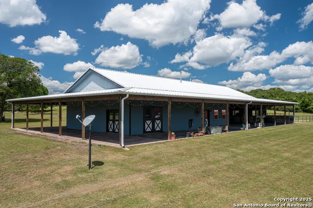 9560 old colony line Dale, TX 78616