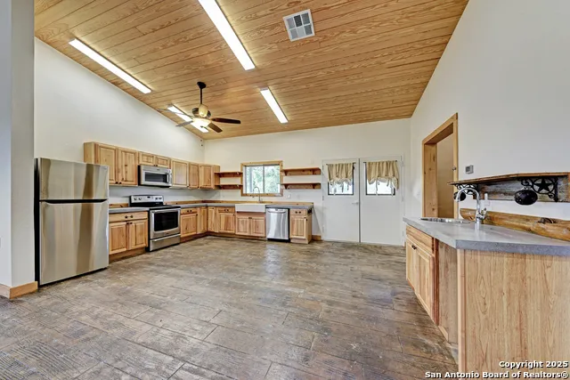 9560 old colony line Dale, TX 78616