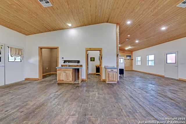 9560 old colony line Dale, TX 78616
