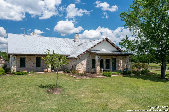 9560 old colony line Dale, TX 78616