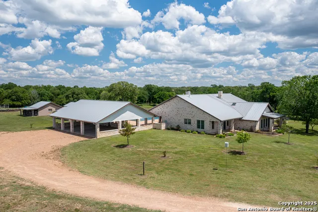 9560 old colony line Dale, TX 78616