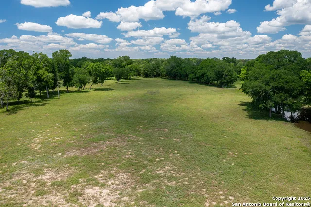 9560 old colony line Dale, TX 78616