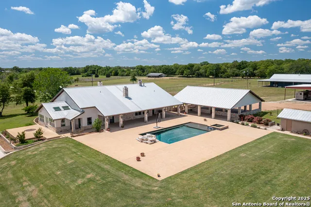 9560 old colony line Dale, TX 78616