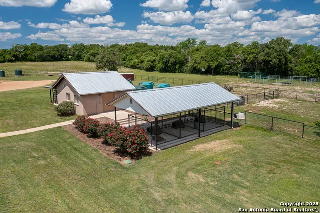 9560 old colony line Dale, TX 78616