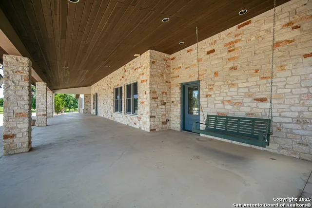 9560 old colony line Dale, TX 78616
