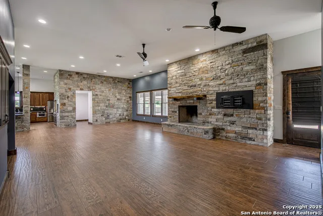 9560 old colony line Dale, TX 78616