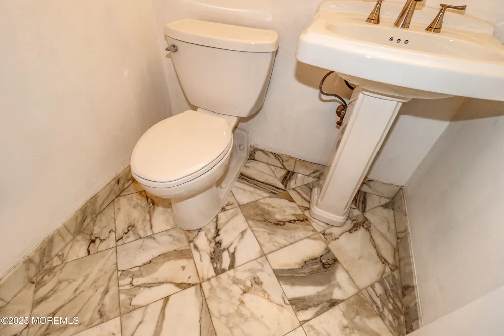 1 Channel Drive #1705 Monmouth Beach, NJ 07750