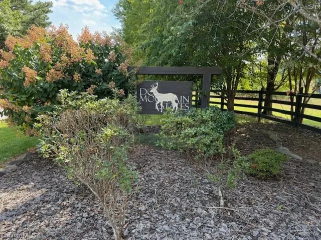 16 Turkey Trail McGrady, NC 28649