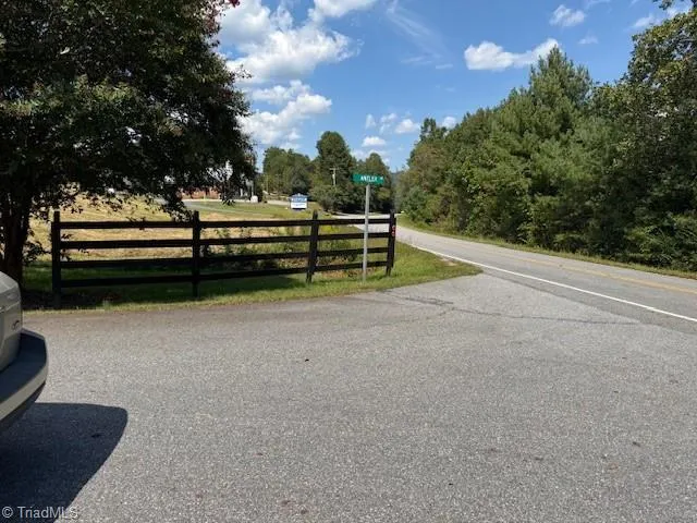 16 Turkey Trail McGrady, NC 28649