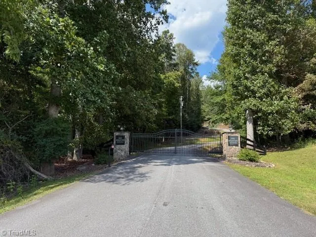 16 Turkey Trail McGrady, NC 28649