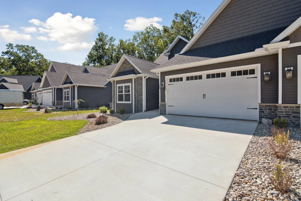 1160 Lochaven Circle Hillsdale, MI 49242