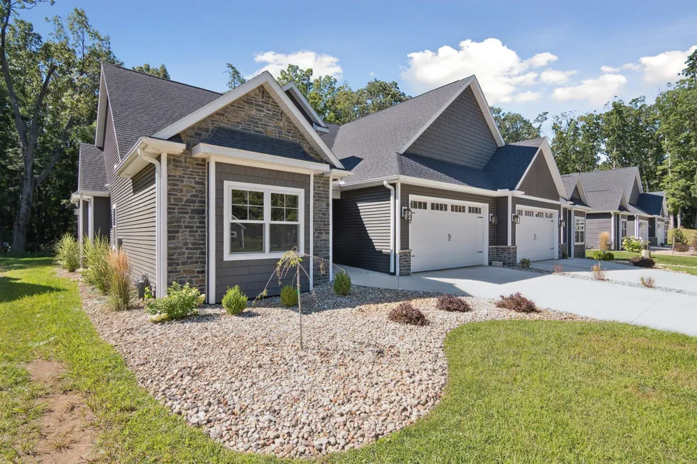 1160 Lochaven Circle Hillsdale, MI 49242