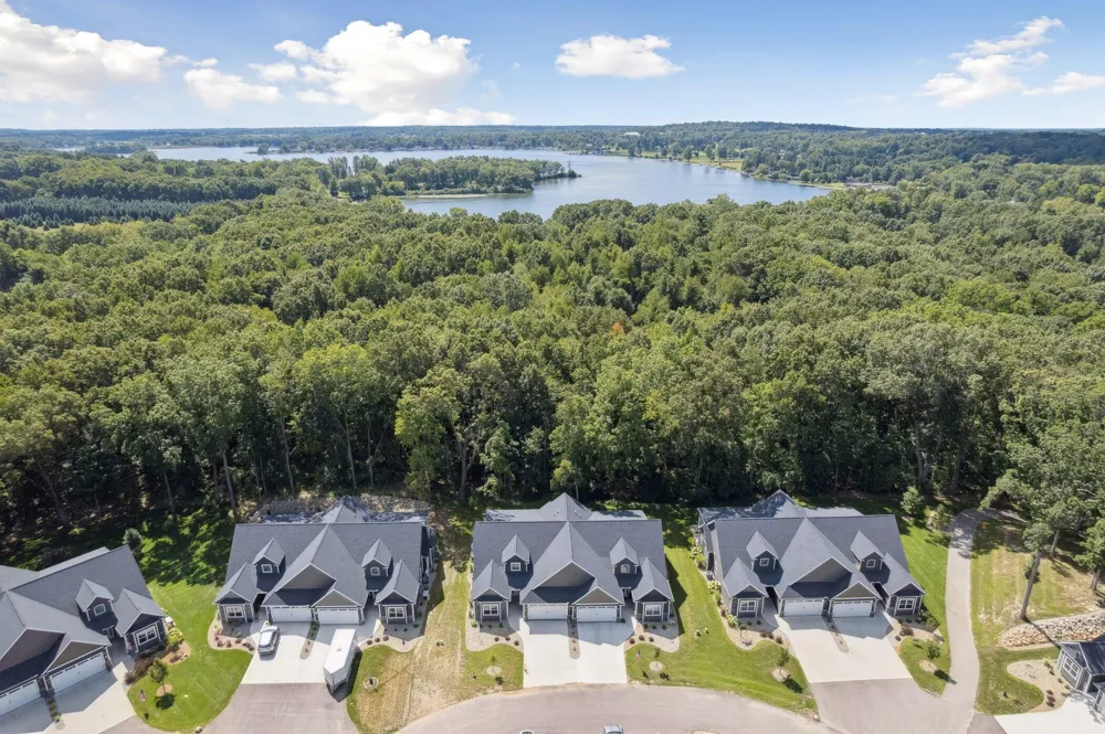 1160 Lochaven Circle Hillsdale, MI 49242