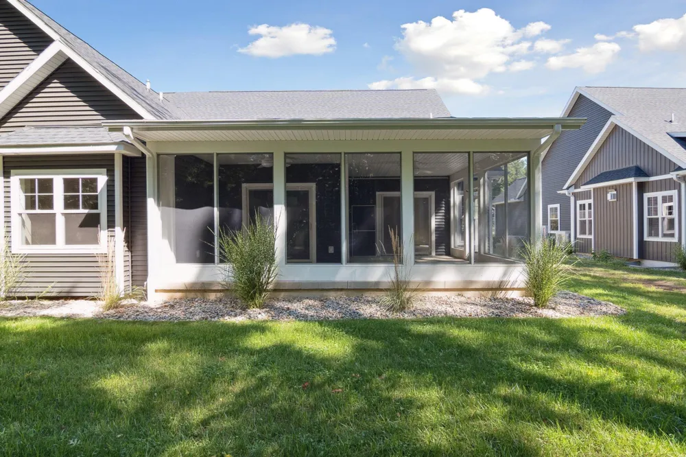 1160 Lochaven Circle Hillsdale, MI 49242