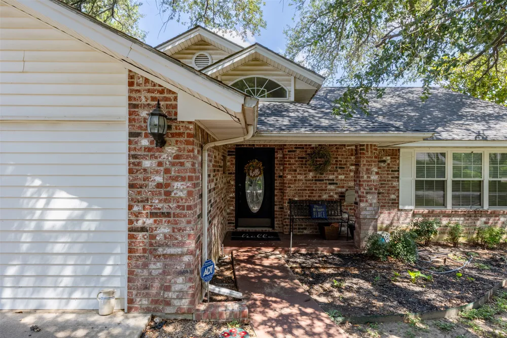 704 E 16th Street Cameron, TX 76520