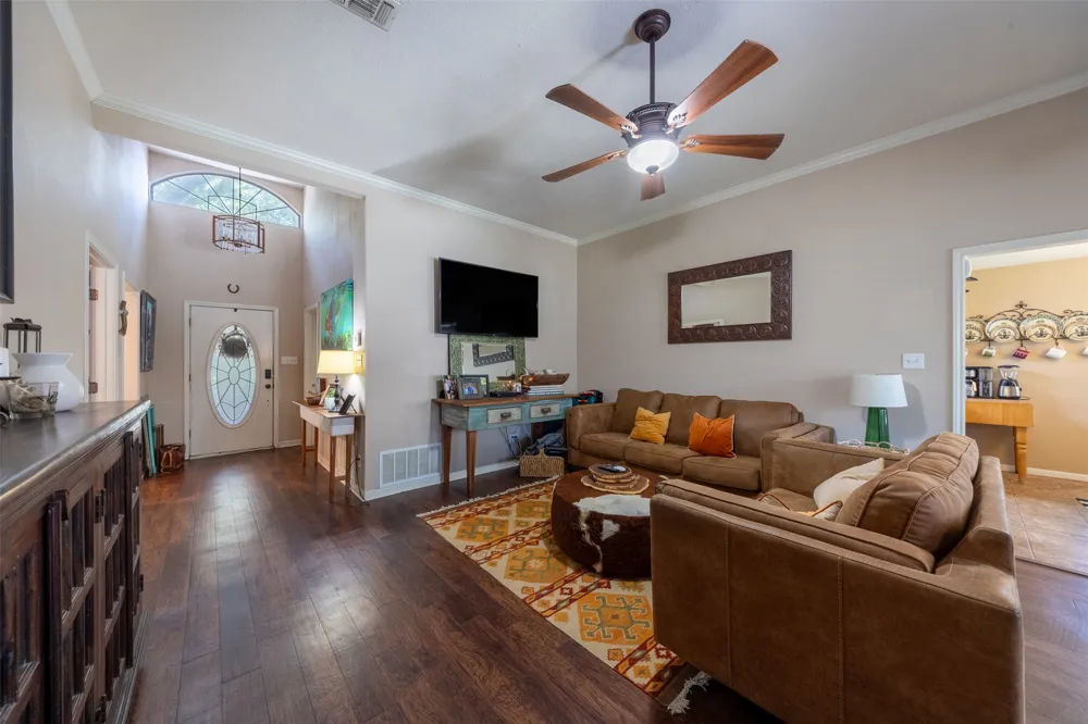 704 E 16th Street Cameron, TX 76520