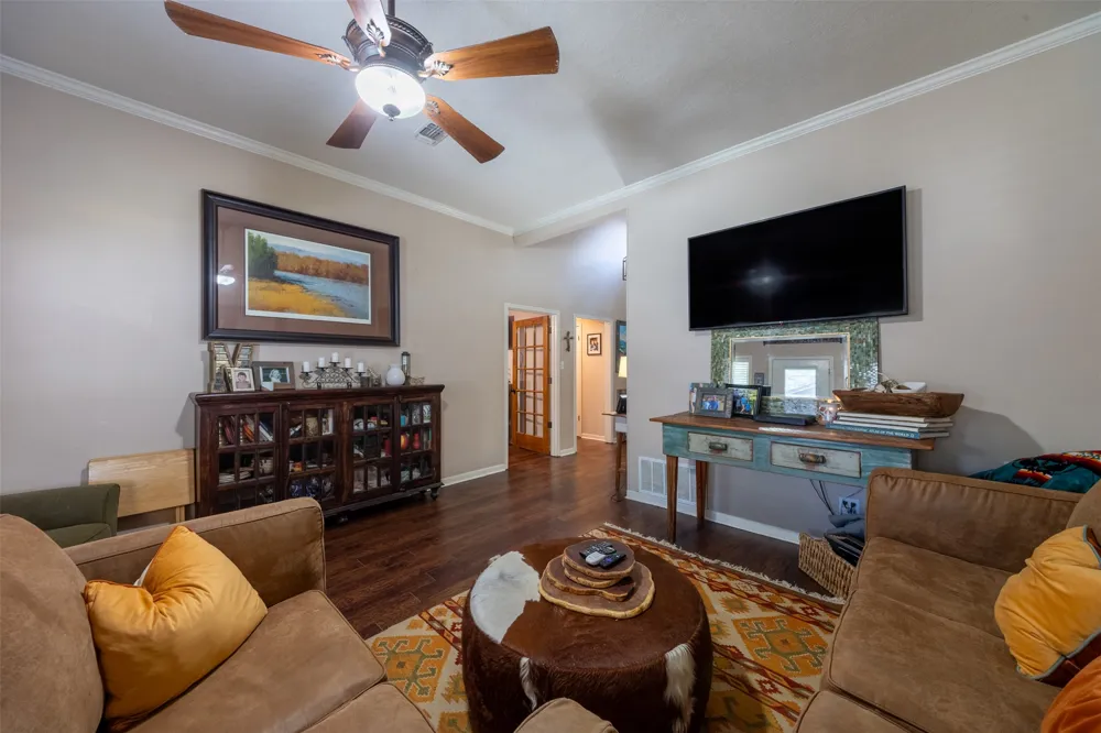 704 E 16th Street Cameron, TX 76520