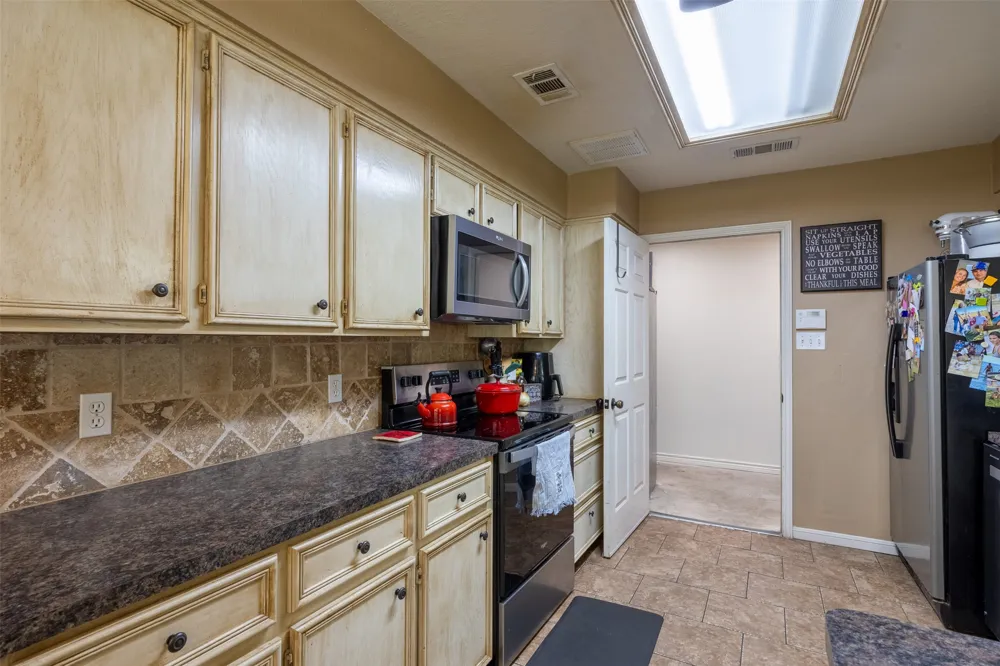 704 E 16th Street Cameron, TX 76520