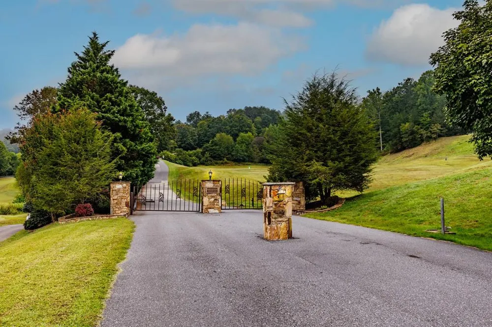Country Club Drive, # 7 Whittier, NC 28789