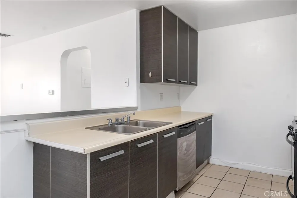 7254 Vassar Ave #308 Canoga Park, CA 91303