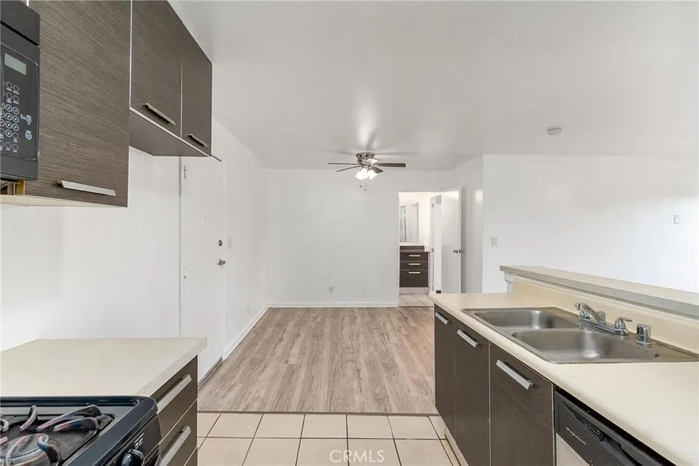 7254 Vassar Ave #308 Canoga Park, CA 91303