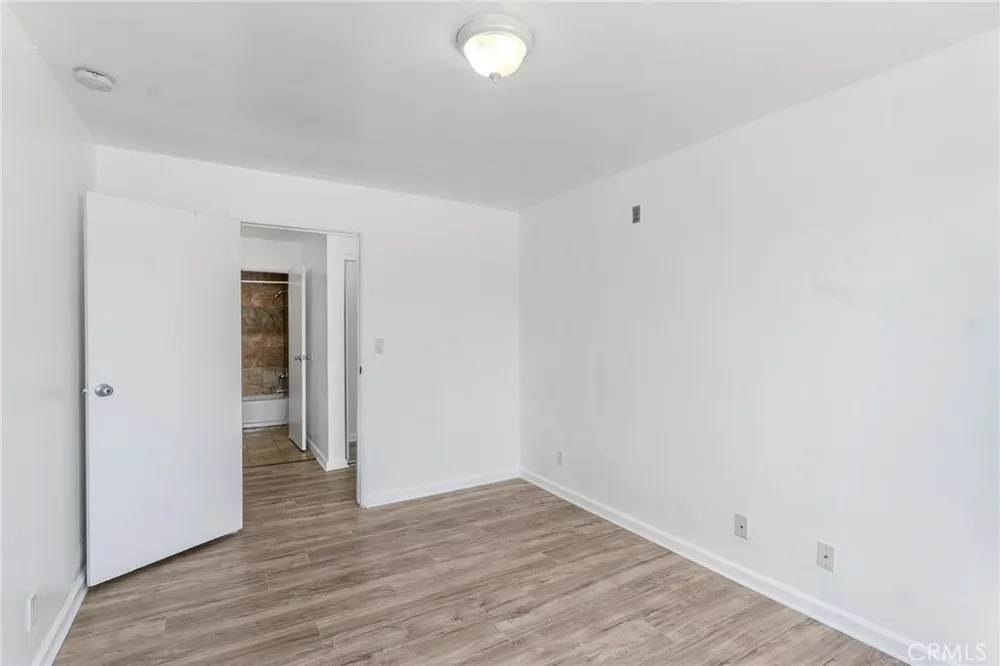 7254 Vassar Ave #308 Canoga Park, CA 91303