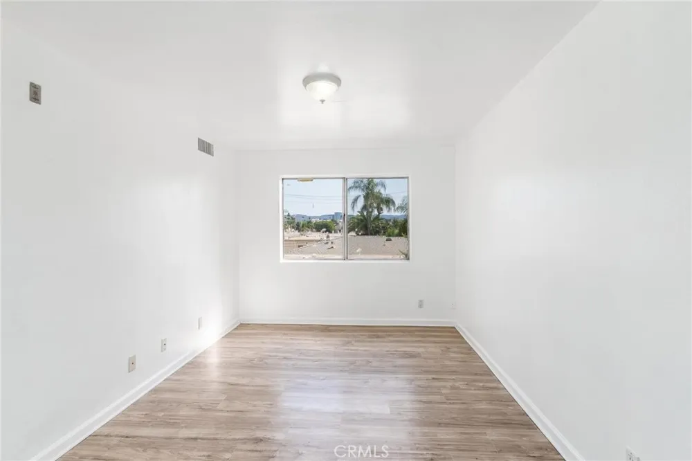7254 Vassar Ave #308 Canoga Park, CA 91303