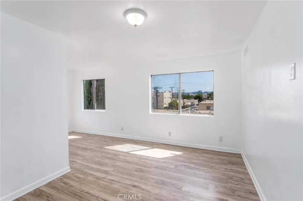 7254 Vassar Ave #308 Canoga Park, CA 91303
