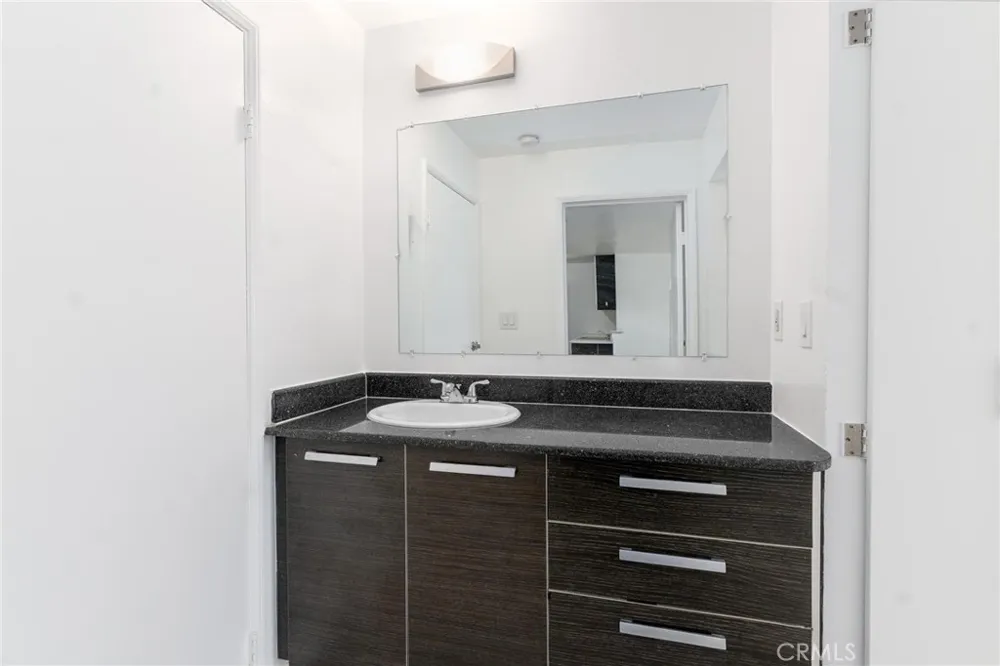 7254 Vassar Ave #308 Canoga Park, CA 91303