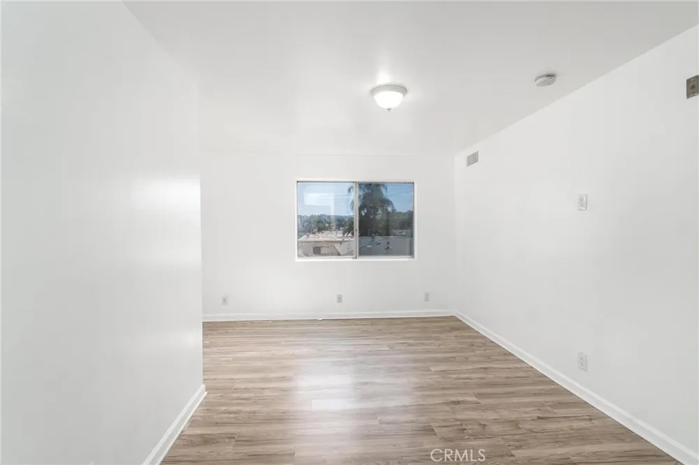 7254 Vassar Ave #308 Canoga Park, CA 91303