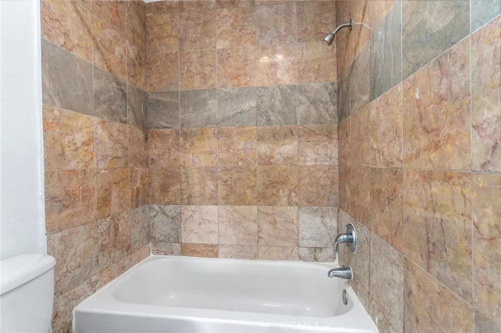 7254 Vassar Ave #308 Canoga Park, CA 91303