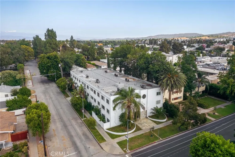 7254 Vassar Ave #308 Canoga Park, CA 91303