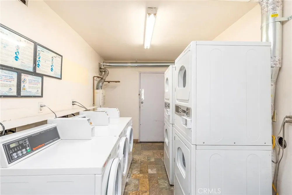 7254 Vassar Ave #308 Canoga Park, CA 91303