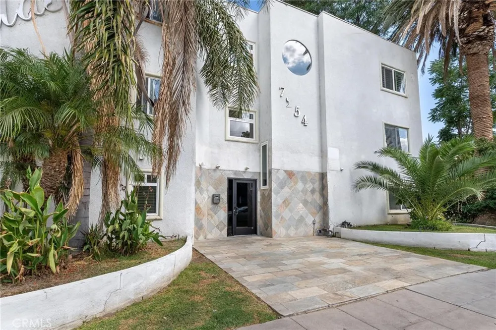 7254 Vassar Ave #308 Canoga Park, CA 91303