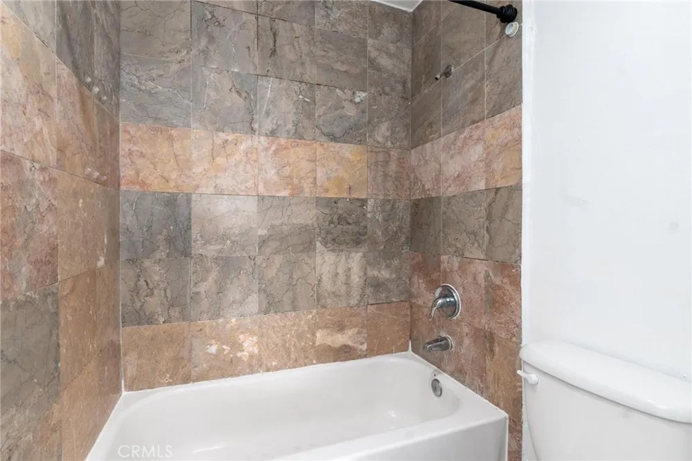 7254 Vassar Ave #308 Canoga Park, CA 91303