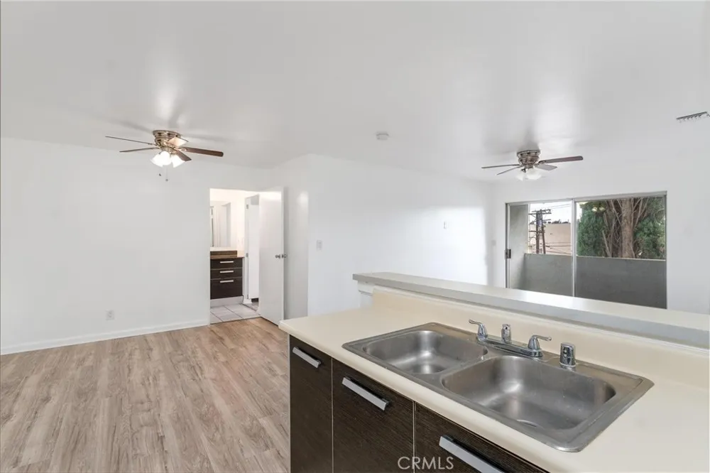 7254 Vassar Ave #308 Canoga Park, CA 91303