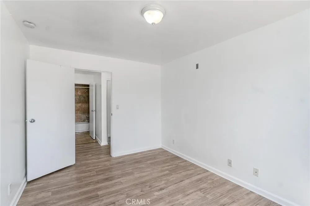 7254 Vassar Ave #308 Canoga Park, CA 91303